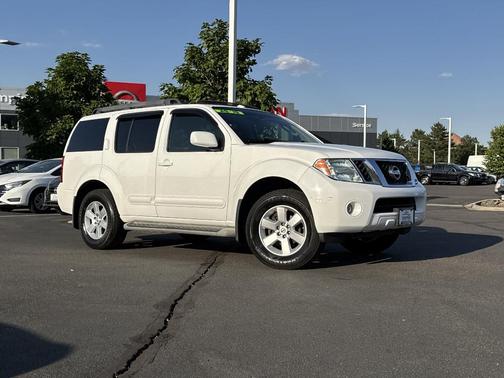2008 Nissan Pathfinder SE