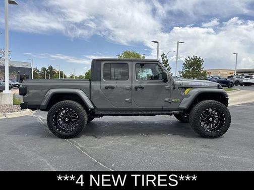 Sting Gray Clearcoat 2022 Jeep Gladiator Sport