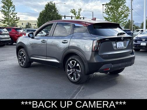 2t Gun Red Roof 2025 Nissan Kicks SV
