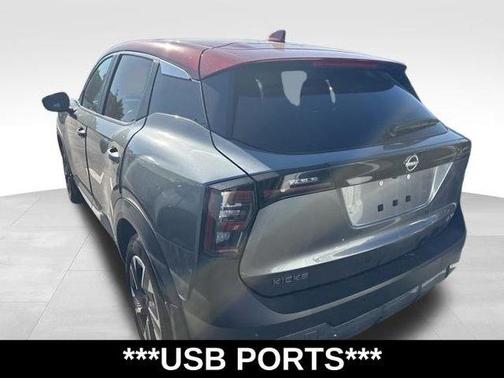 2t Gun Red Roof 2025 Nissan Kicks SV
