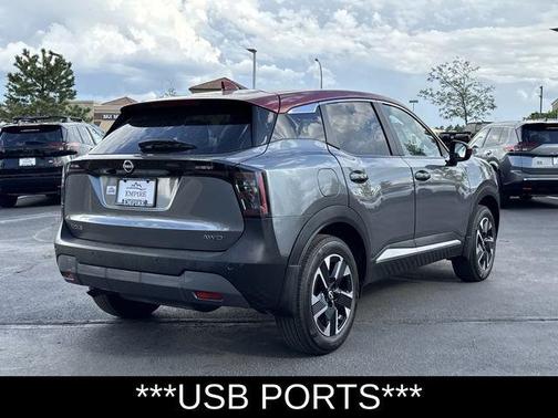 2t Gun Red Roof 2025 Nissan Kicks SV