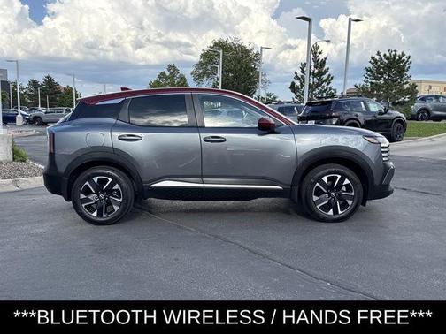 2t Gun Red Roof 2025 Nissan Kicks SV