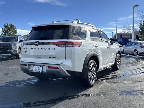 2024 Nissan Pathfinder SL