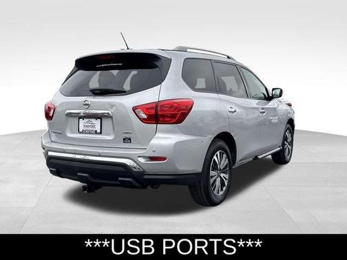 2017 Nissan Pathfinder SV