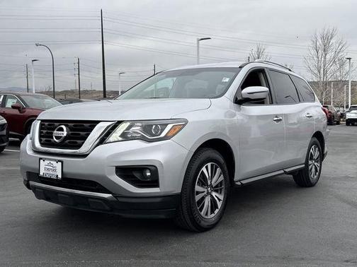 Brilliant Silver Metallic 2017 Nissan Pathfinder SV