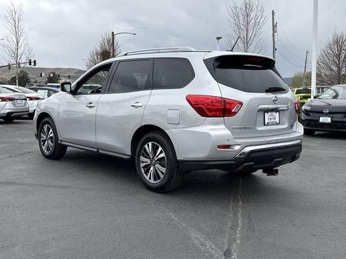 Brilliant Silver Metallic 2017 Nissan Pathfinder SV