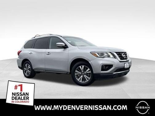 Brilliant Silver Metallic 2017 Nissan Pathfinder SV