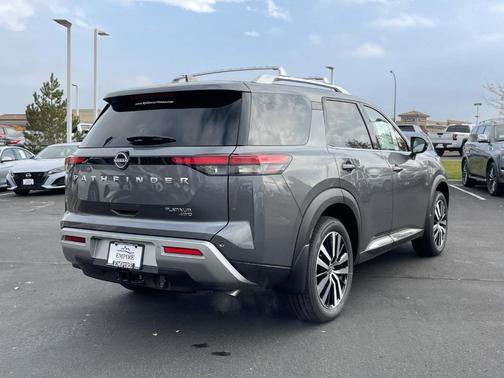 2025 Nissan Pathfinder Platinum