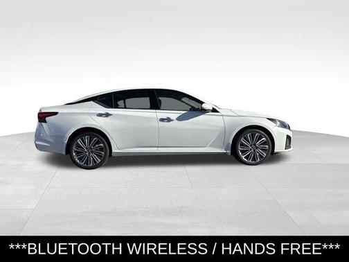 White 2023 Nissan Altima 2.5 SL