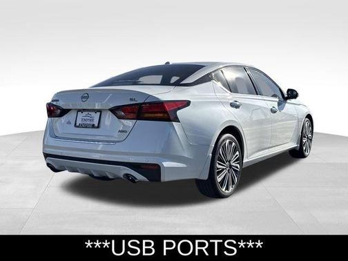White 2023 Nissan Altima 2.5 SL