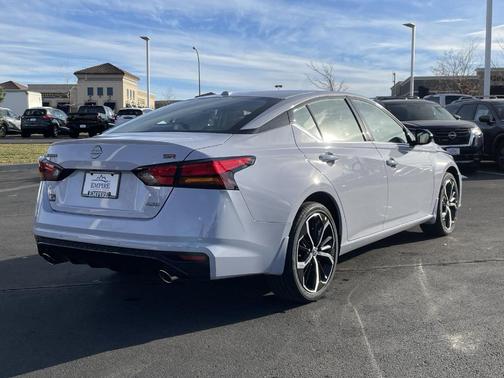 2025 Nissan Altima SR
