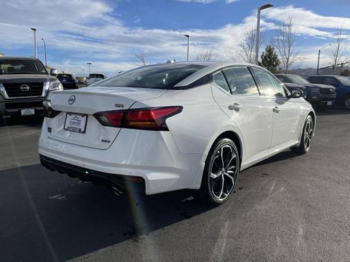 2025 Nissan Altima SR