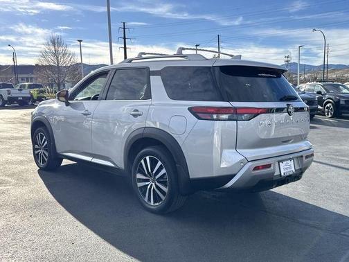 2023 Nissan Pathfinder Platinum