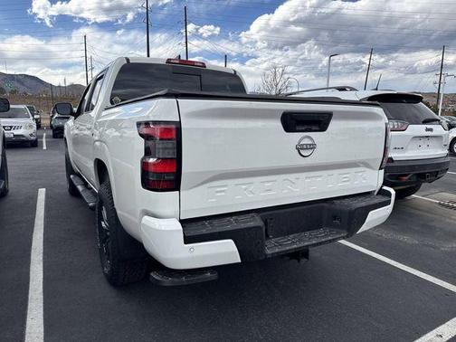 2025 Nissan Frontier SV