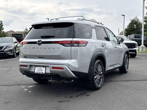 2025 Nissan Pathfinder SL