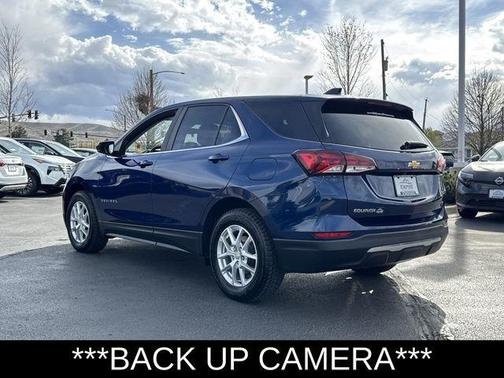 Blue Glow Metallic 2022 Chevrolet Equinox 1LT