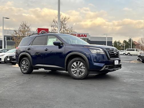 2025 Nissan Pathfinder SV
