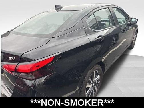 Super Black Metallic 2021 Nissan Versa 1.6 SV
