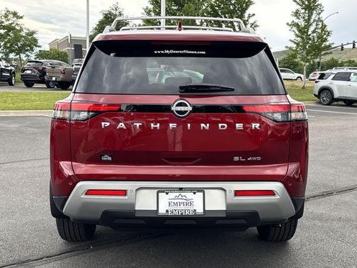 2025 Nissan Pathfinder SL