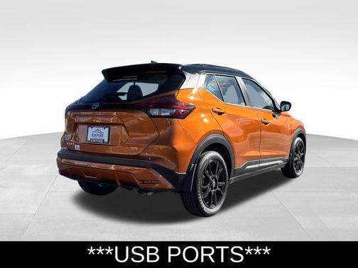 Monarch Orange / Super Black 2022 Nissan Kicks SR