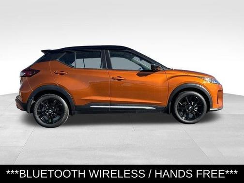 Monarch Orange / Super Black 2022 Nissan Kicks SR
