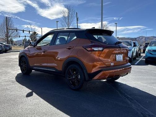 2022 Nissan Kicks SR