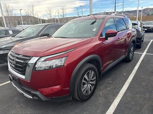 2023 Nissan Pathfinder SL