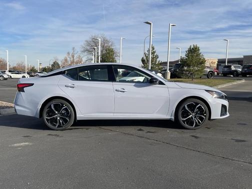 2025 Nissan Altima SR