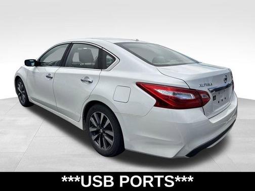 Pearl White 2017 Nissan Altima 2.5 SV