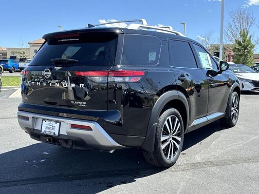 2025 Nissan Pathfinder Platinum