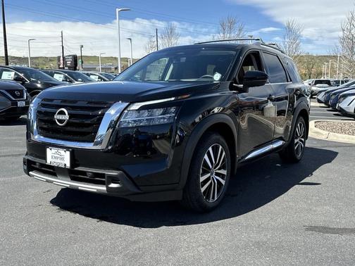2025 Nissan Pathfinder Platinum