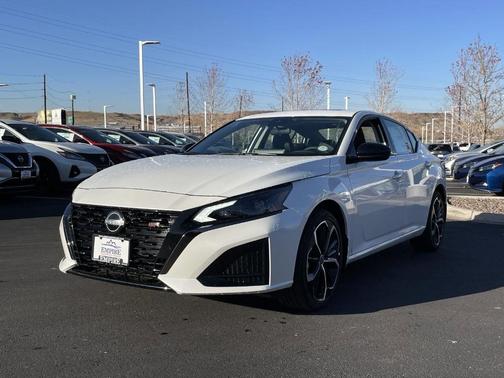 2025 Nissan Altima SR