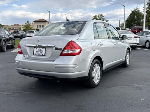 2011 Nissan Versa 1.8 S