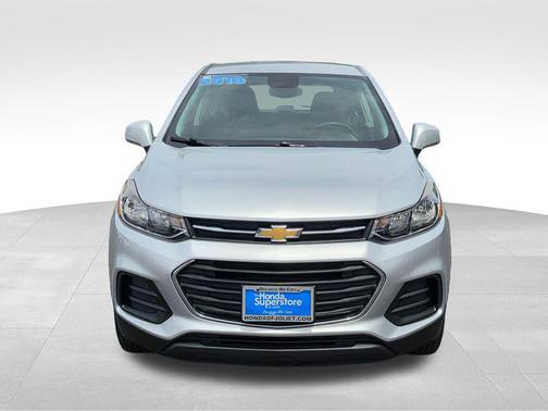 Silver Ice Metallic 2018 Chevrolet Trax LS