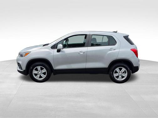 Silver Ice Metallic 2018 Chevrolet Trax LS