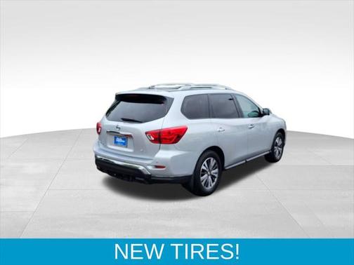 2017 Nissan Pathfinder SL