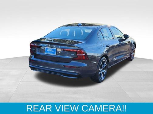 2024 Volvo S60 B5 Core Dark Theme