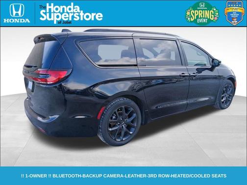 Diamond Black Crystal Pearlcoat 2025 Chrysler Pacifica Limited