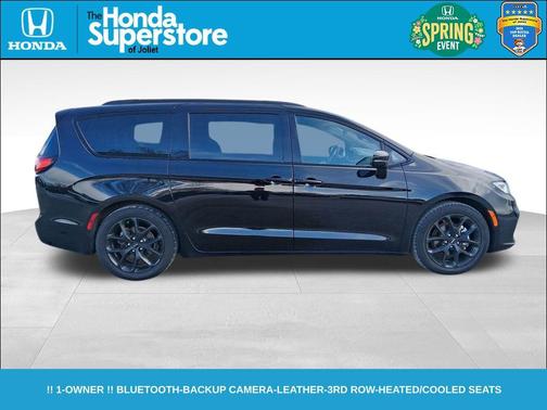 Diamond Black Crystal Pearlcoat 2025 Chrysler Pacifica Limited