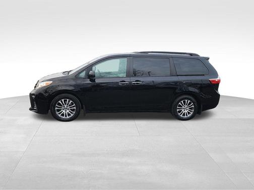 2020 Toyota Sienna XLE Premium