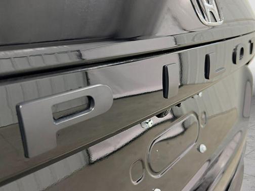 2025 Honda Pilot Touring 8-Passenger
