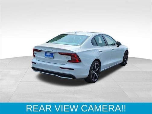 2024 Volvo S60 B5 Plus Dark Theme