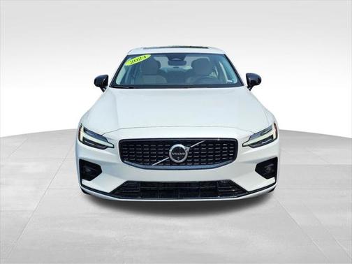 2024 Volvo S60 B5 Plus Dark Theme