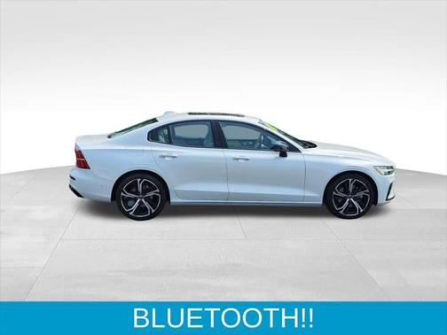 2024 Volvo S60 B5 Plus Dark Theme