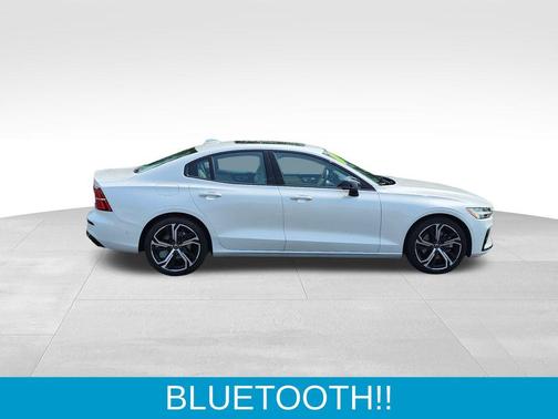 2024 Volvo S60 B5 Plus Dark Theme