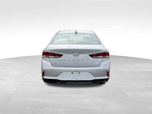 Symphony Silver 2018 Hyundai SONATA SE