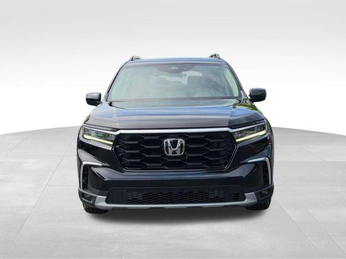 Crystal Black Pearl 2025 Honda Pilot Touring 8-Passenger