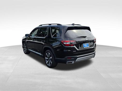Crystal Black Pearl 2025 Honda Pilot Touring 8-Passenger