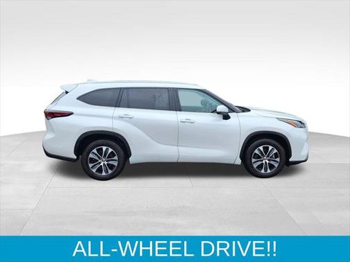 2024 Toyota Highlander LE I4