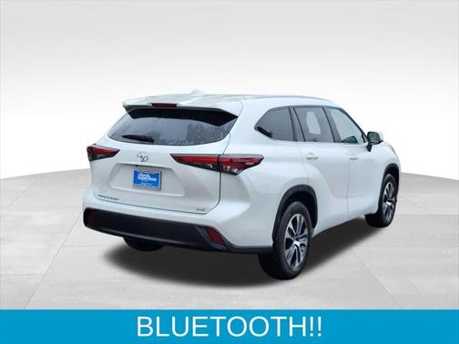 2024 Toyota Highlander LE I4